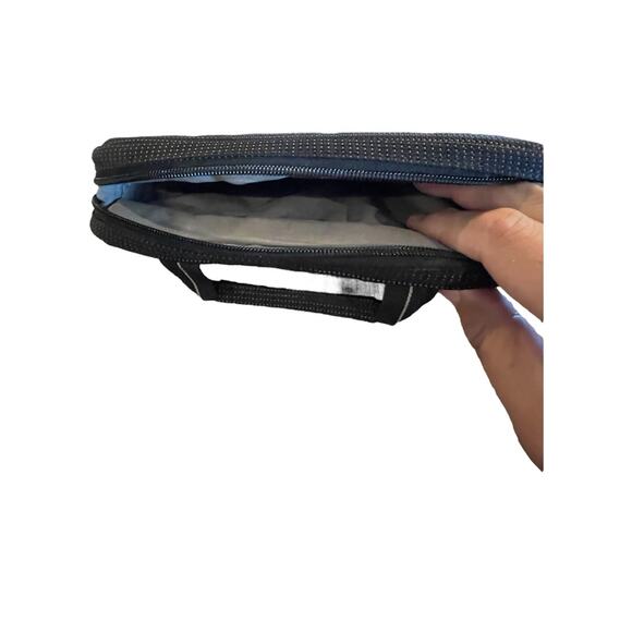 Brenthaven Vertical Messenger Black Cortex Laptop Computer Bag Fits Up to 13” - Picture 6 of 9